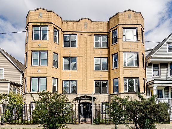 3rd image of 3420 W Dickens Ave