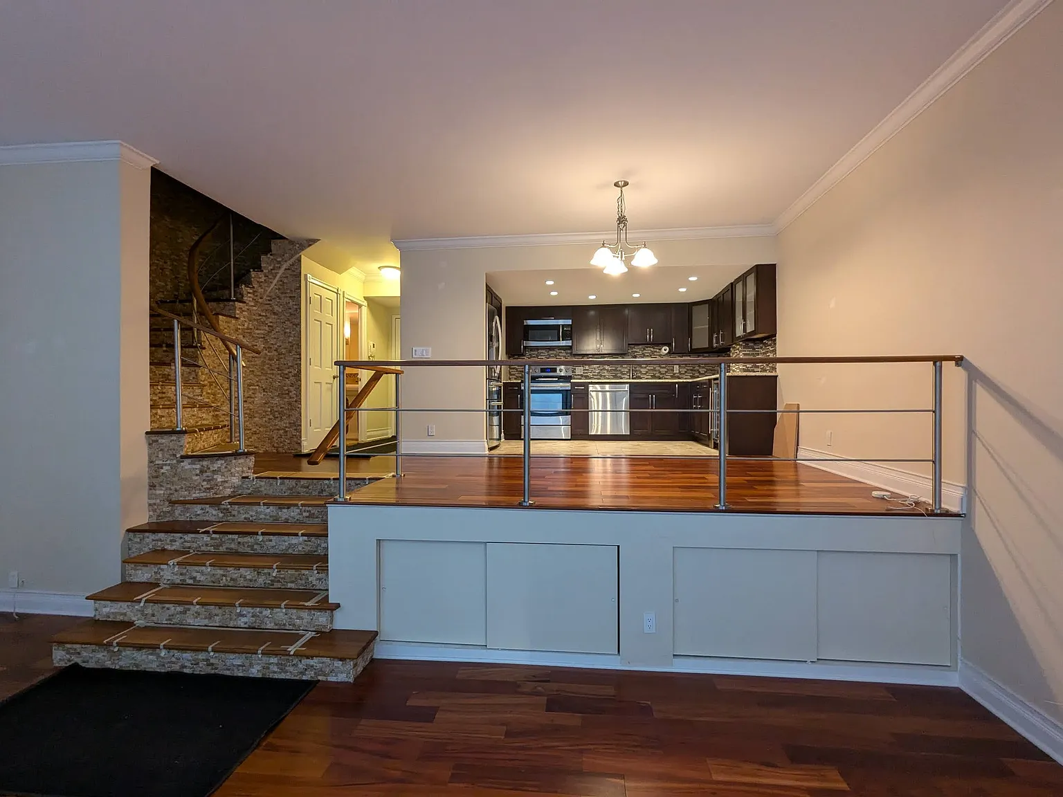 2 bed, 2.5 bath, 1225 sqft, $3,650 — Photo 2