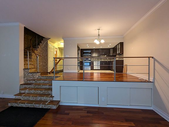 2nd image of 15 Stewart Pl APT 1C
