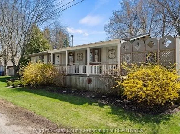 135 Essex Blvd, Amherstburg, ON N9V 2Y8