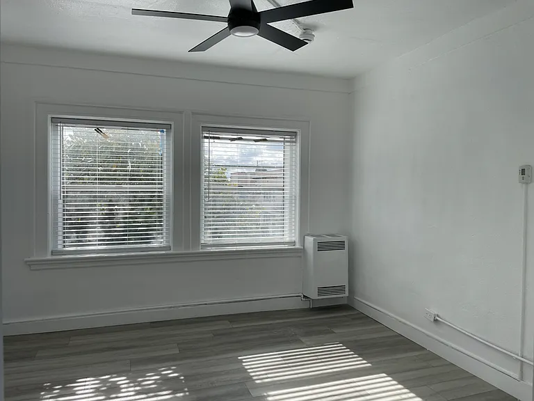 Catalina Court — Photo 19