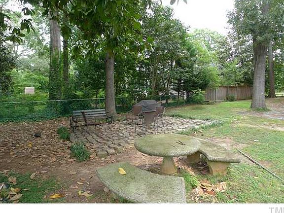 Sitting and grilling area