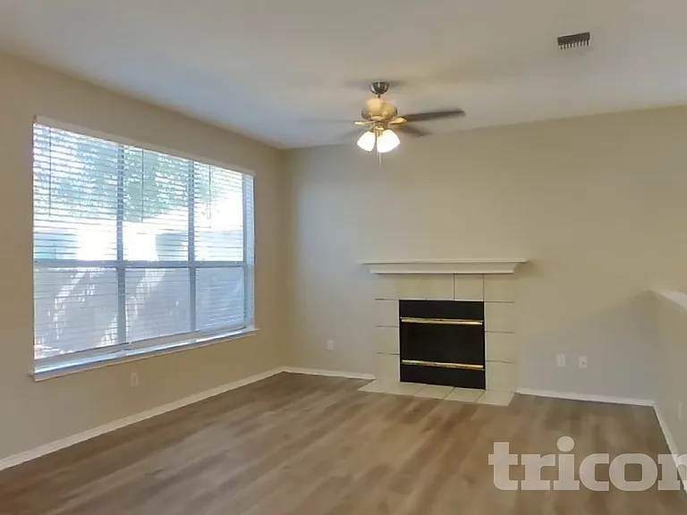 813 Indigo Ter — Photo 2