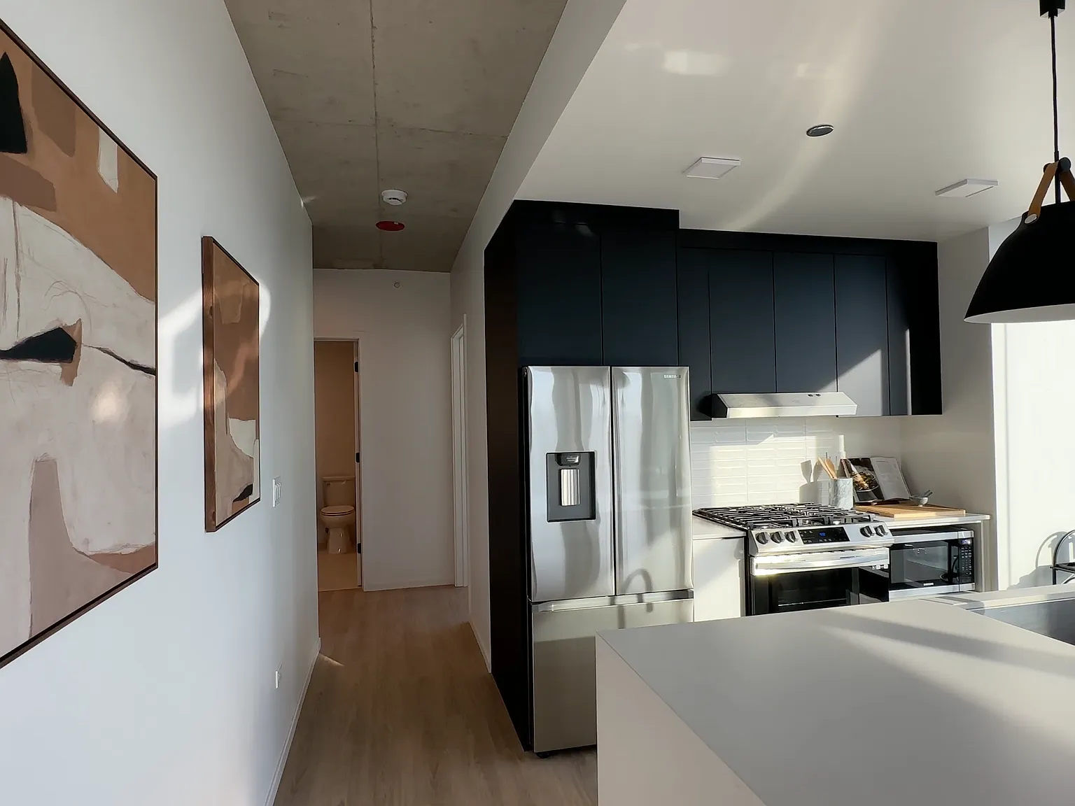 2 bed, 1070 sqft, $4,300 — Photo 3