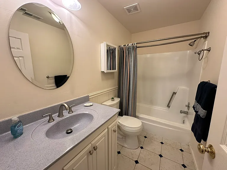 703 Camelback Ct — Photo 6