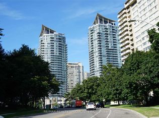 33 Elm Dr W #2207, Mississauga, ON L5B 4M2