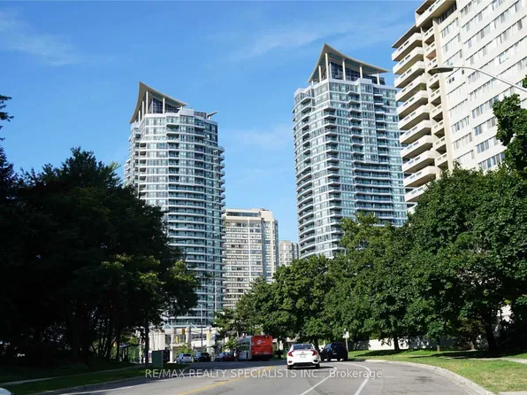 33 Elm Dr W #2207, Mississauga, ON L5B 4M2