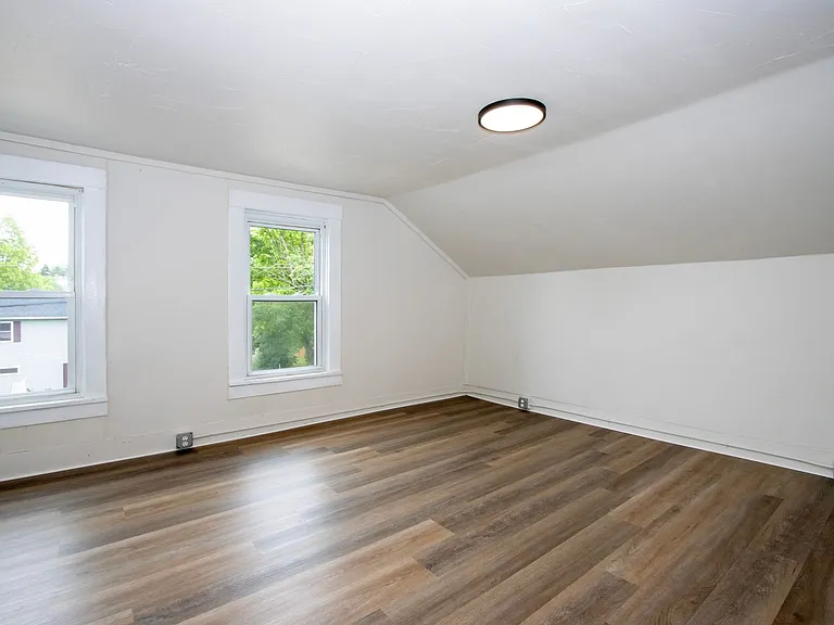 217 Hall St — Photo 16