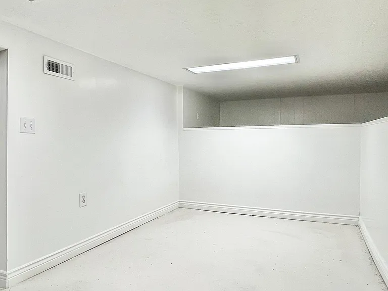 1232 S 300 E — Photo 18