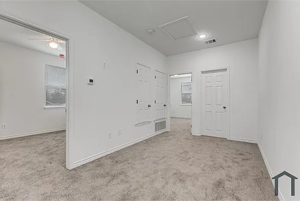 1835 W Poplar St — Photo 6