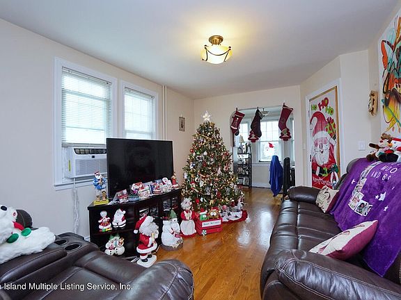 3rd image of 49 Sheraden Ave