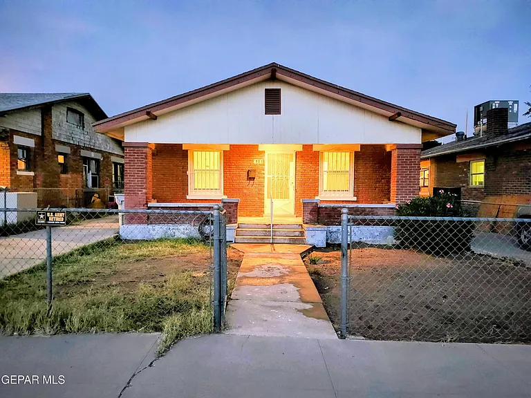618 N Estrella St — Photo 2