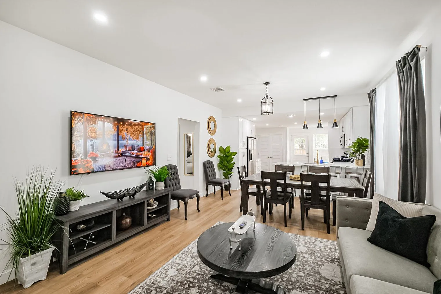 3 bed, 2.0 bath, 1130 sqft, $3,457 — Photo 3