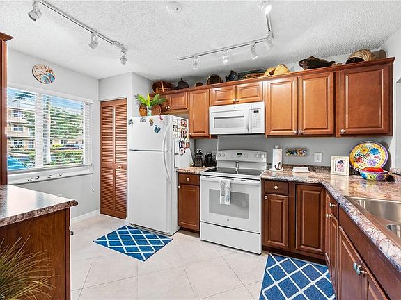 4th image of 3062 Sandpiper Bay Cir APT K106