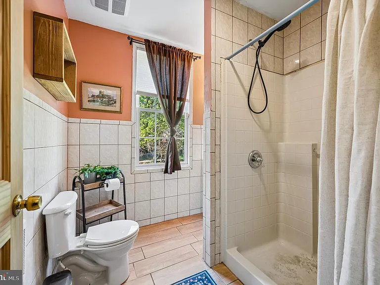 229 W Hansberry St — Photo 13