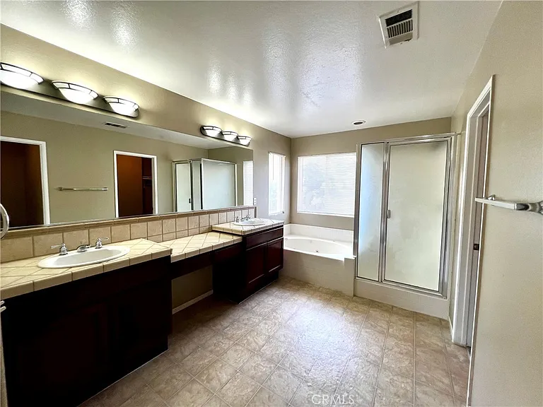 42180 Calabria Dr — Photo 14
