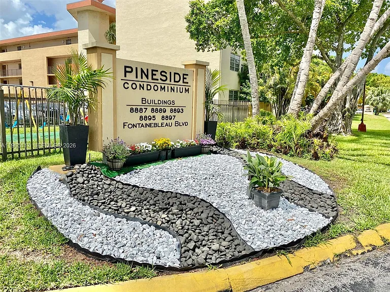 8897 Fontainebleau Blvd #303 — Photo 21
