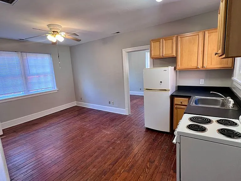 200 W Franklin St — Photo 1
