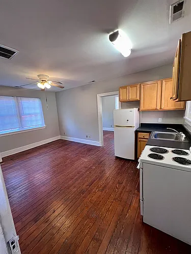 200 W Franklin St Photo 1