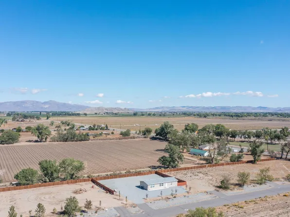 204 Chateau Way, Yerington, NV 89447