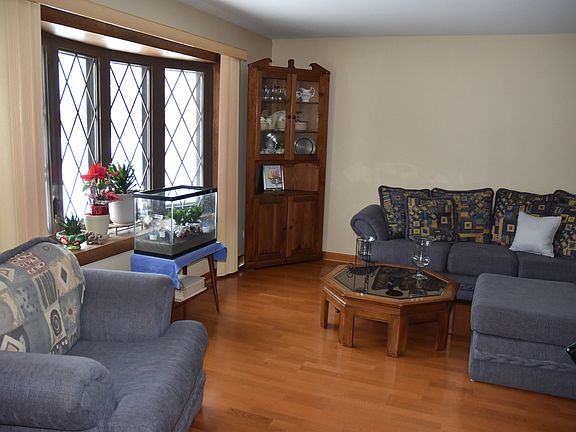 5th image of 382 Ash Ave