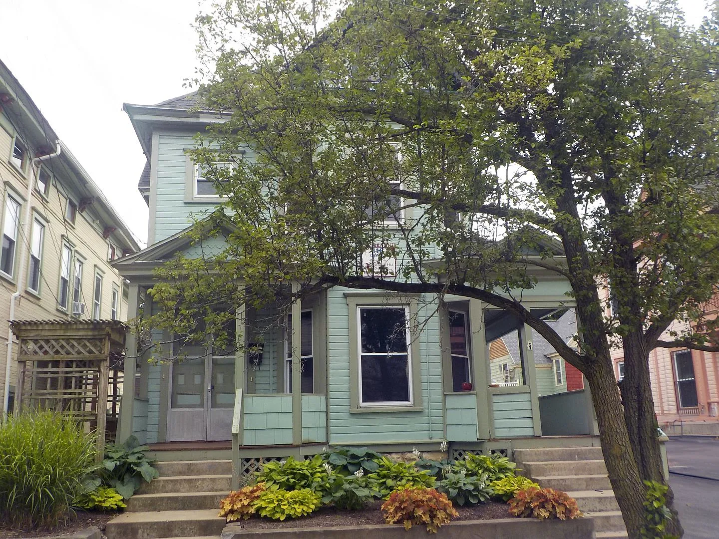 118 Dell Street Apt 1 - First Floor Flat One Block From Shops and Eateries Available 6/1/27 — Photo 3