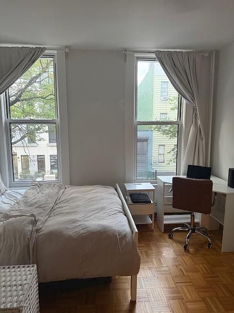 1st image of 92 Clay St Floor 2