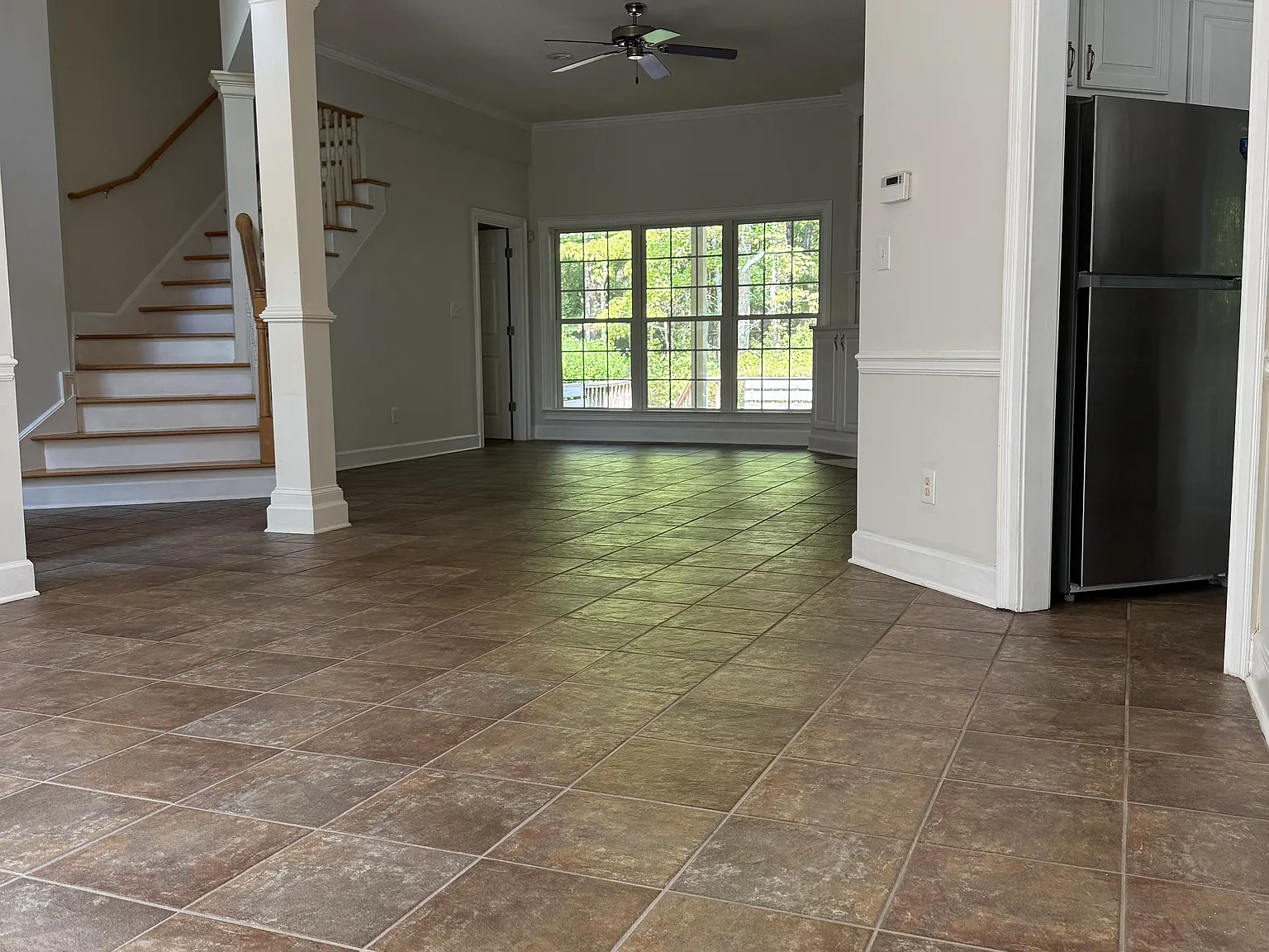 4 bed, 3.5 bath, 2793 sqft, $2,300 — Photo 2