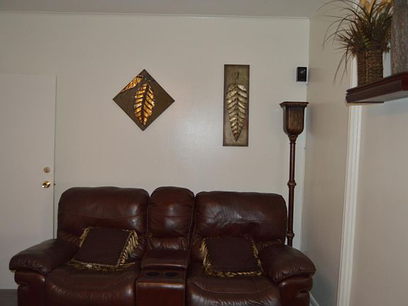 4th image of 25 Glenwood Ave
