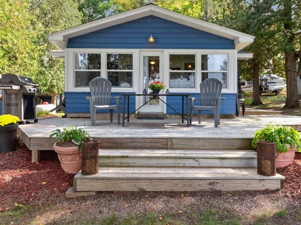 9267 Lake Dr, Reed City, MI 49677
