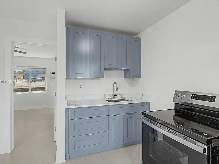 1021 SW 3rd St #6 — Photo 8