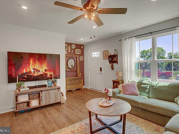 4th image of 774 Raeann Dr