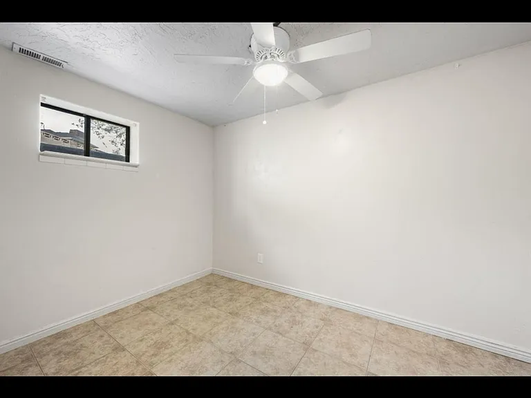 461 W Diagonal St — Photo 1