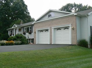 289 Packett Dr, Charles Town, WV