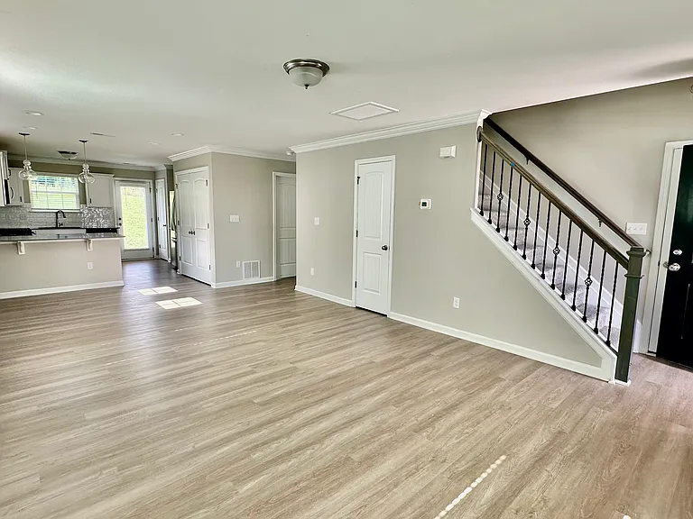 214 Berryfield Dr — Photo 5