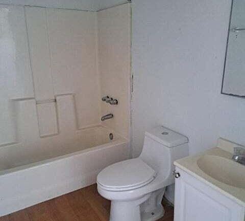 3rd image of 623 NE Davis St #1