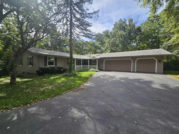 7515 Chantelle Ln, Roscoe, IL 61073