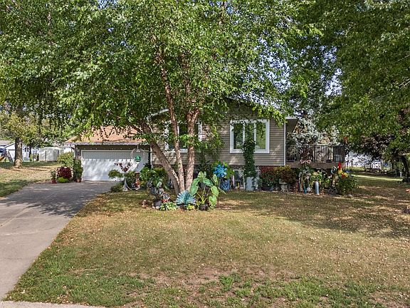 2nd image of 110 Pine Cir