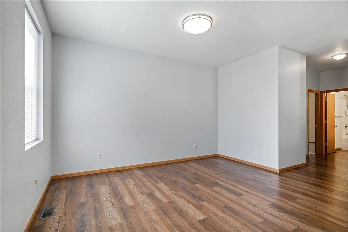 Seelyville Terrace — Photo 3