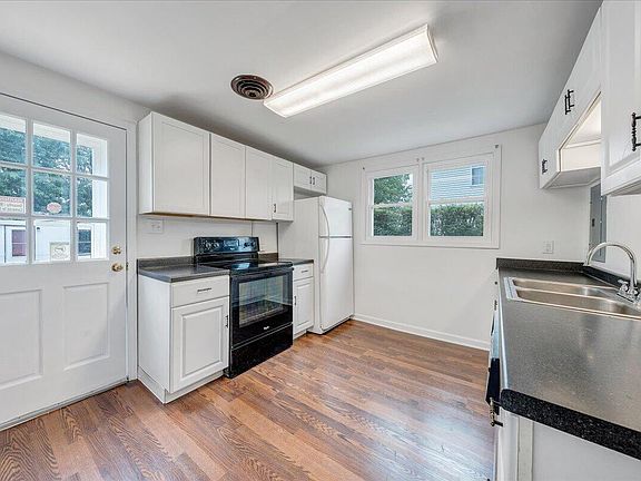 5th image of 234 Wilson St