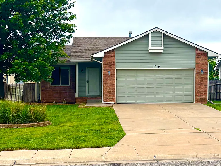 1719 N Amber Ridge St — Photo 1