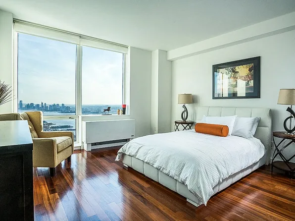 620 West 42nd Street image 2 of 13