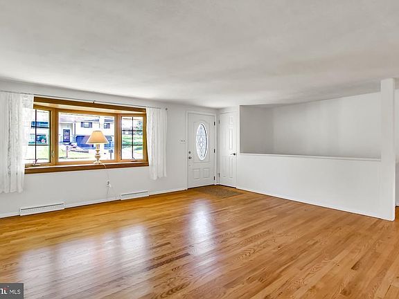 3rd image of 312 Frederick Dr