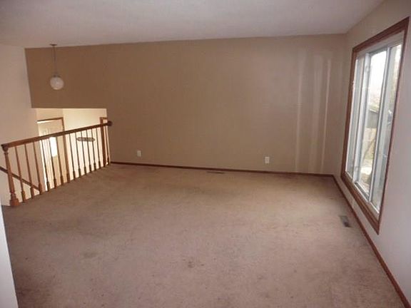 3rd image of 907 S Buxton St