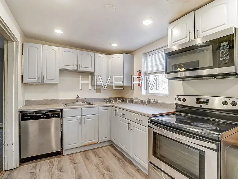 3246 Linwood Ave #2 — Photo 10