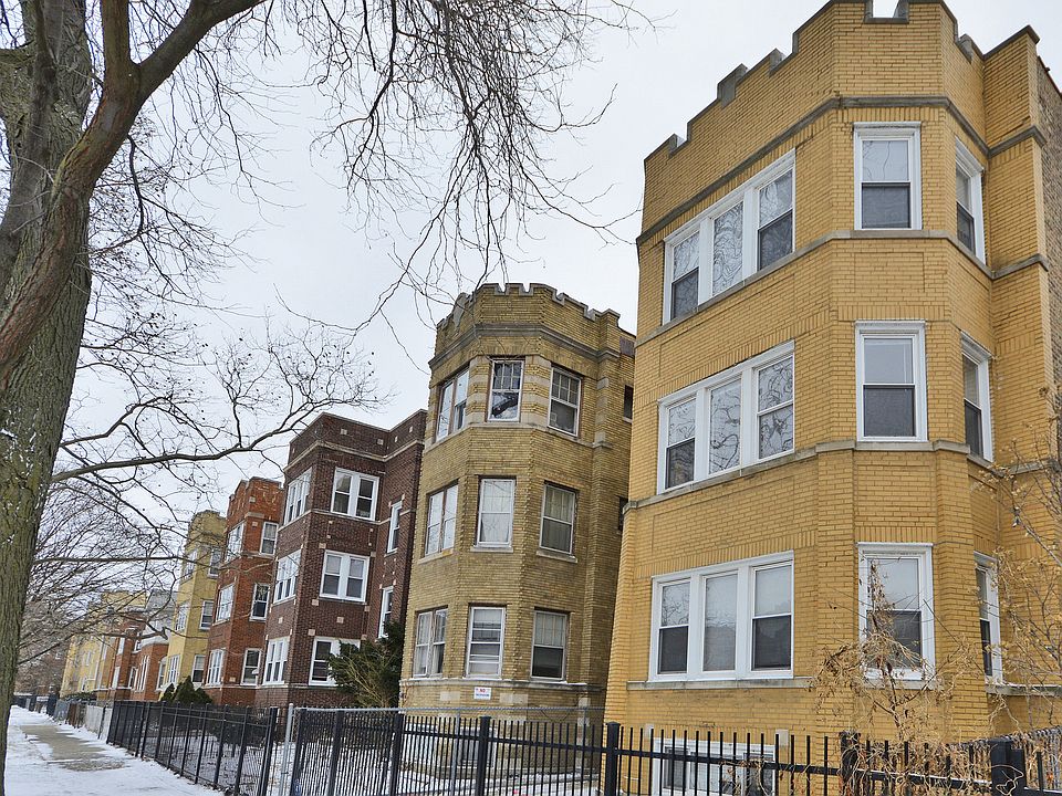 1st image of 6215 N Oakley Ave APT 2