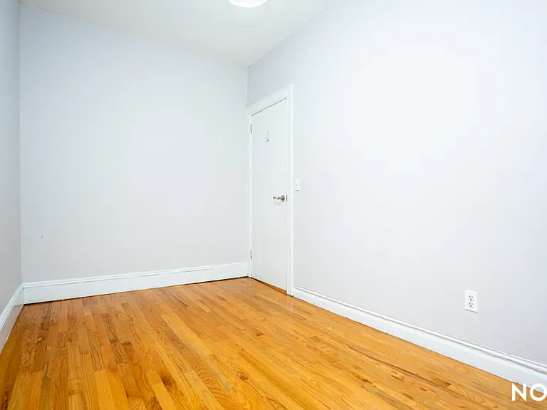 272 Grand St #4 — Photo 4