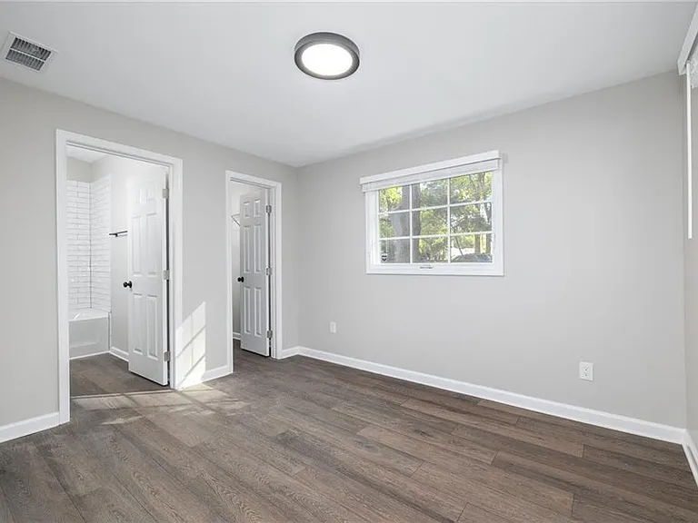 896 Oakland Dr SW — Photo 9