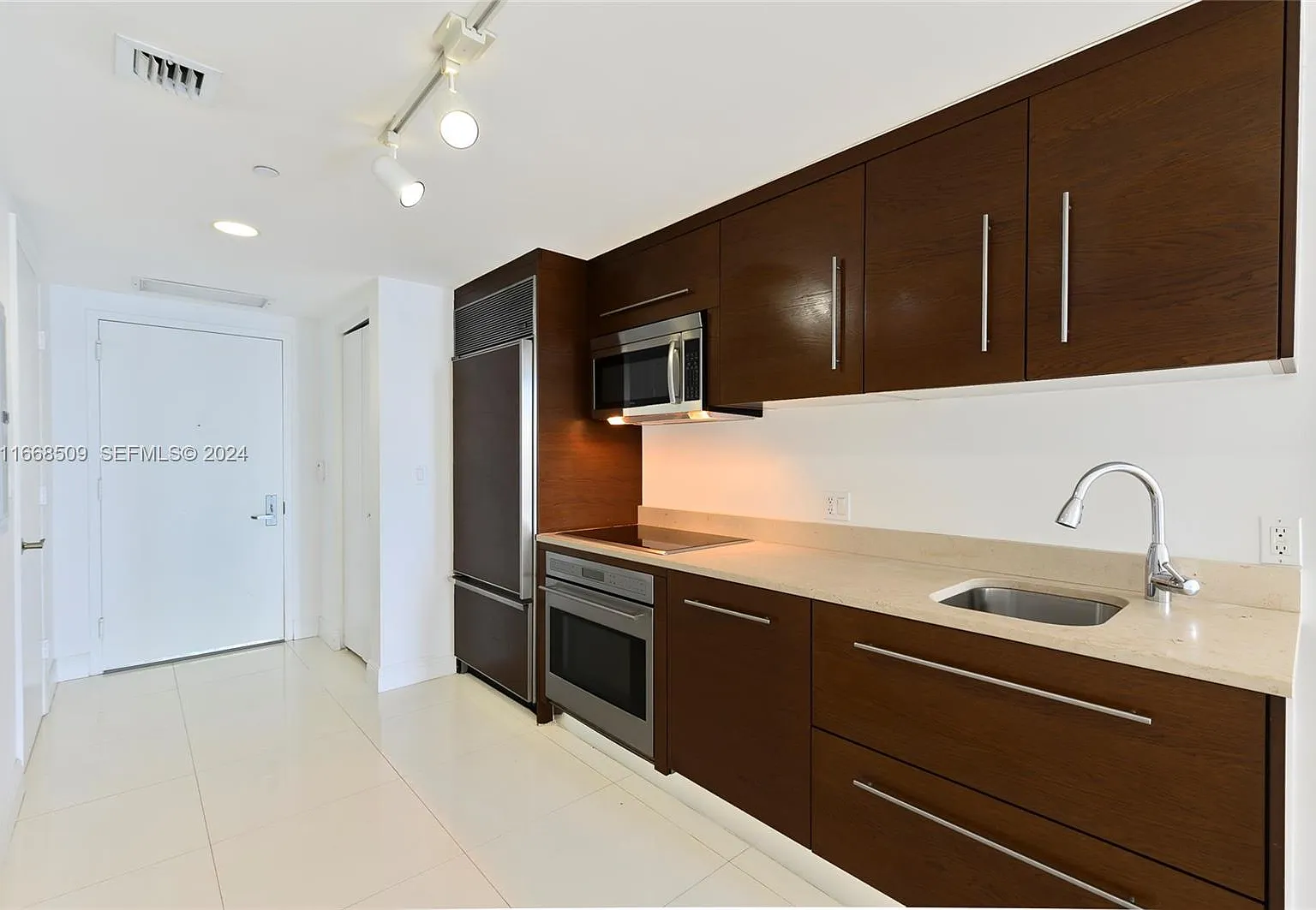 Studio, 598 sqft, $2,700 — Photo 2