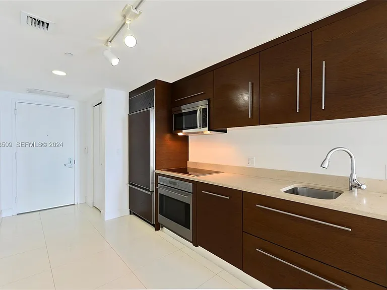 475 Brickell Ave #1308 — Photo 2